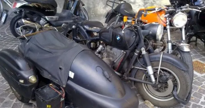 Foto del giorno: sidecar d'epoca BMW e Laverda