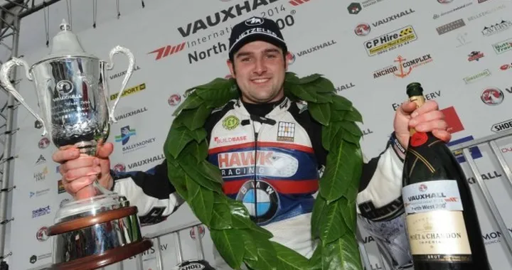 North West 200: Michael e William Dunlop in trionfo, dramma Simon Andrews