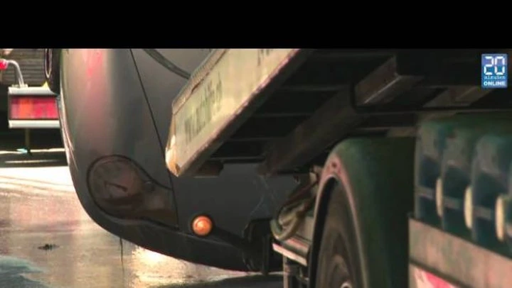 Video: Come ti ripesco una 911 Turbo dal fiume...