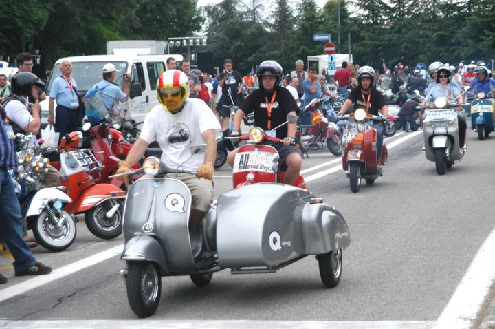 Vespa World Days 2015: migliaia di esemplari in Croazia