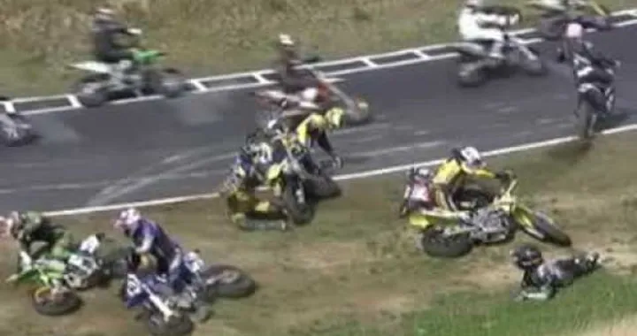 Un poco di Supermotard... con qualche caduta