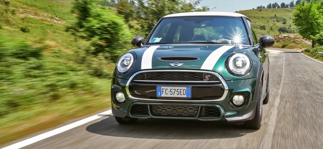 MINI Cooper S con accessori John Cooper Works PRO: tutta un'altra MINI