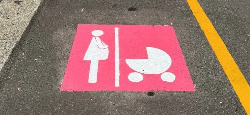 Compaiono gli stalli rosa a Milano: cosa sono e a cosa servono