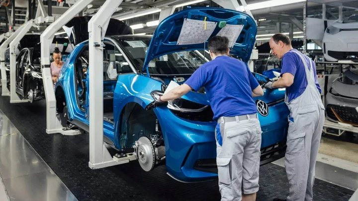 Volkswagen: la nuova Gigafactory in stand-by a causa della bassa domanda di auto elettriche