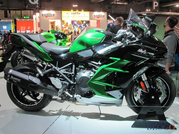 EICMA 2021: Kawasaki rinnova la Ninja H2 SX SE