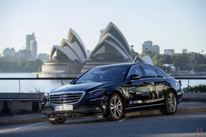 Guida autonoma: Mercedes Intelligent World Drive fa tappa in Australia