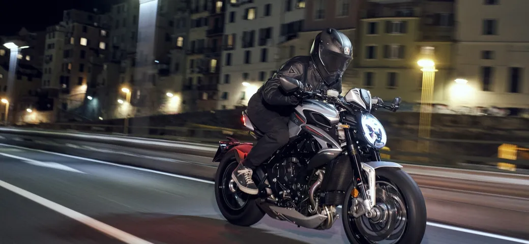 MV Agusta svela Dragster 2021: la svolta tecnologica per la più aggressiva delle naked