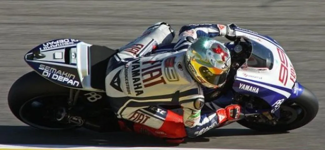 MotoGP: Jorge Lorenzo chiude il mondiale 2010 con una vittoria. Casey Stoner e Valentino Rossi sul podio
