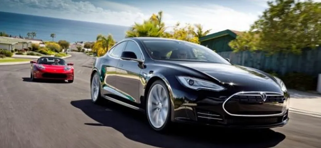 Tesla Model S: il consumo medio è pari all'equivalente di 37.84 km/l