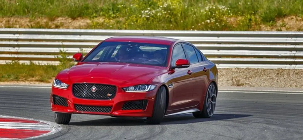 Jaguar XE: primo contatto su strada e in pista