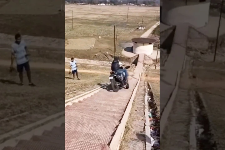 Scendere le scale in moto? Ecco come NON fare (Video)