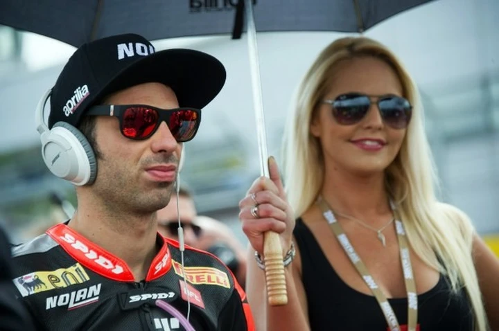 SBK Donington 2014, Melandri duro con l'Aprilia: 