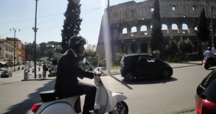 Corsie preferenziali per motoveicoli a Roma: idea accantonata?