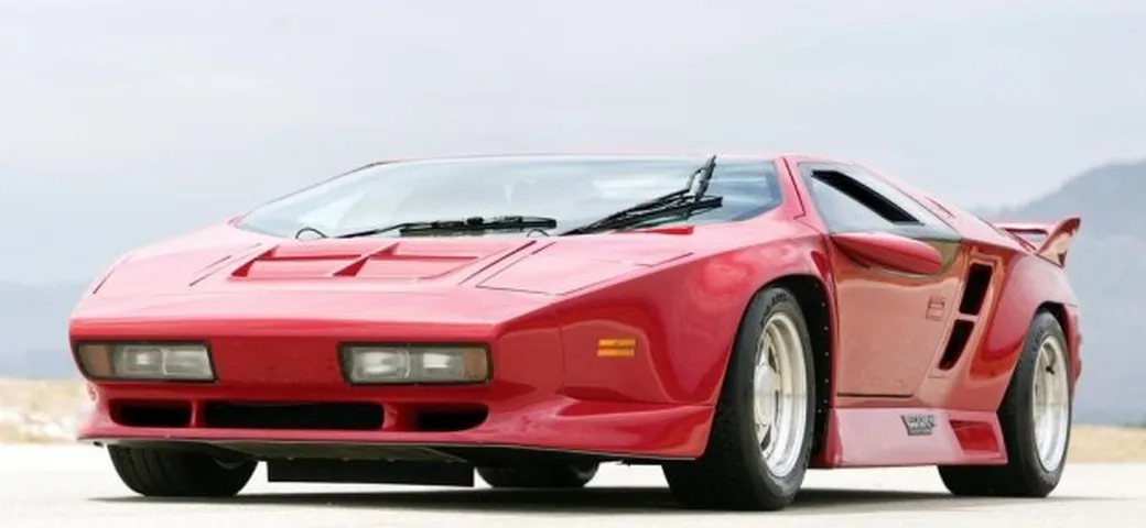 Vector W8: la storia dell'ex sportiva più veloce al mondo