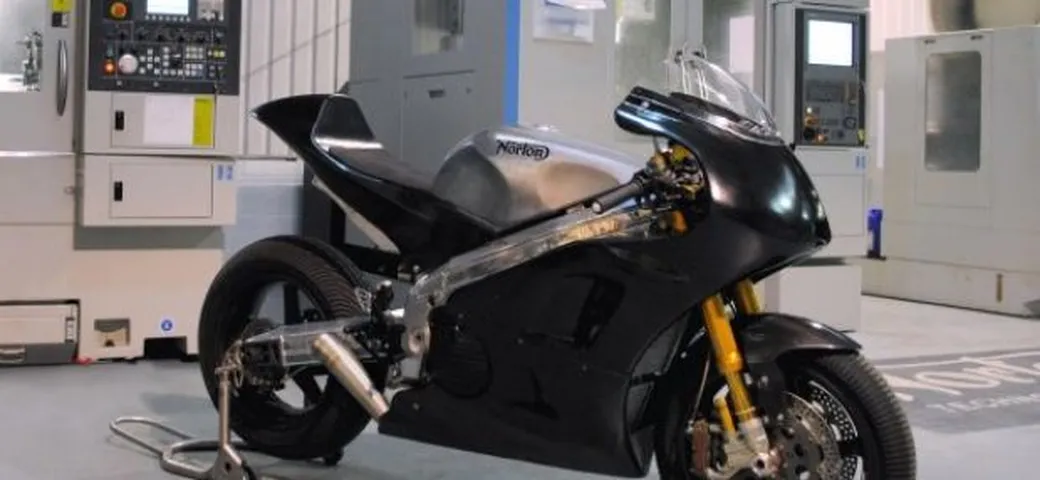 La Norton torna al TT con il motore della RSV4