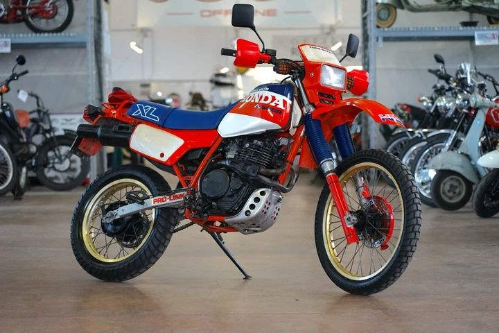Honda XL600R Paris Dakar: il restauro firmato Ruote Celeri