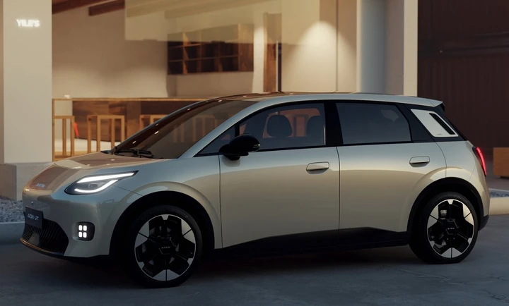 AION UT: Il SUV urbano elettrico del gruppo GAC al debutto in Cina
