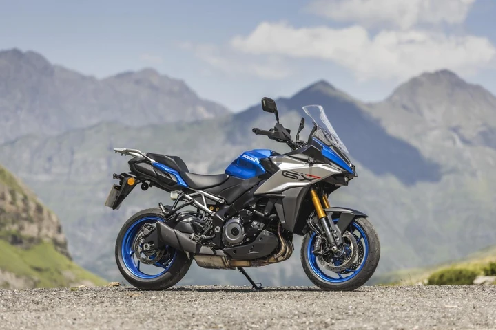 Suzuki GSX-S1000GX e GSX-8R Première Show 2023