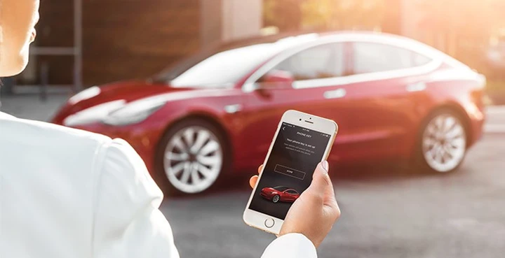 Tesla: un hacker dimostra come è possibile rubarla tramite il bluetooth