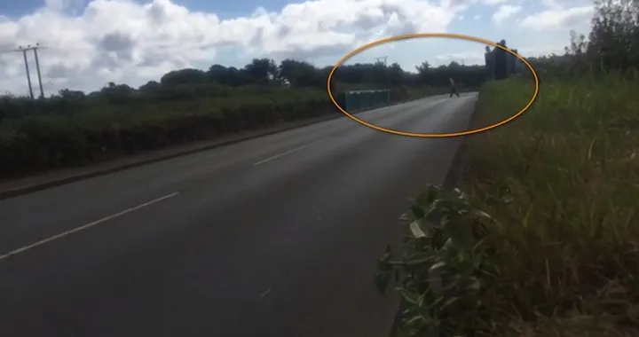 Arrestato per aver attraversato la strada alla Southern 100 [Video]