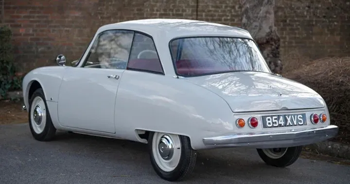 Citroën Bijou, la 2CV più rara e raffinata della storia: ne costruirono soltanto 207