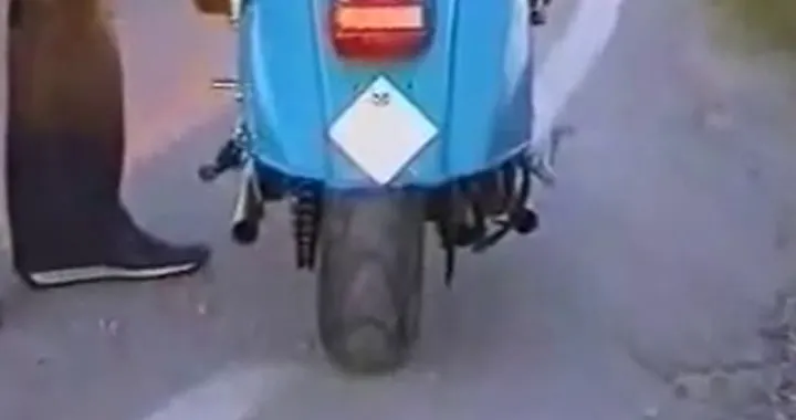 Vespa elaborata con motore Yamaha R1