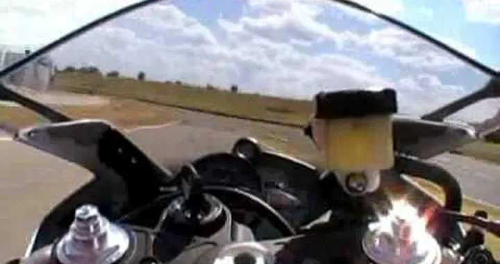 2009 Yamaha R1 walk around and Onboard from Eastern Creek