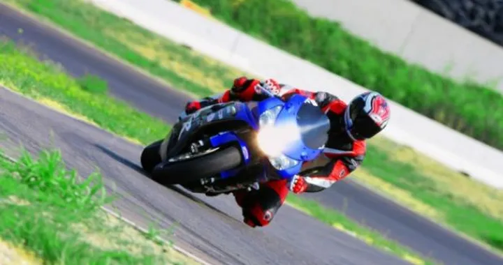 Scatto in Corsa: Honda CBR954RR Fireblade a Castelletto di Branduzzo
