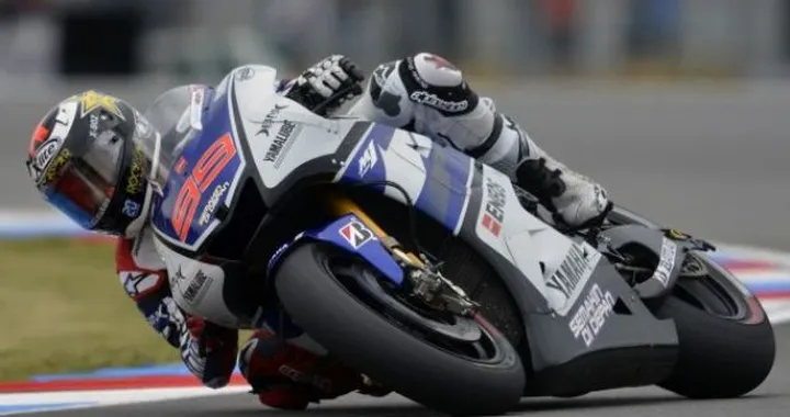 MotoGP, Motegi: pole capolavoro di Jorge Lorenzo davanti a Pedrosa e Crutchlow. 7° Stoner (al rientro), Rossi solo 9°.