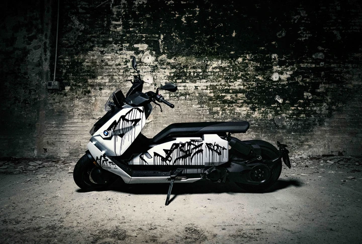 BMW CE 04, l'urban camouflage di Flycat
