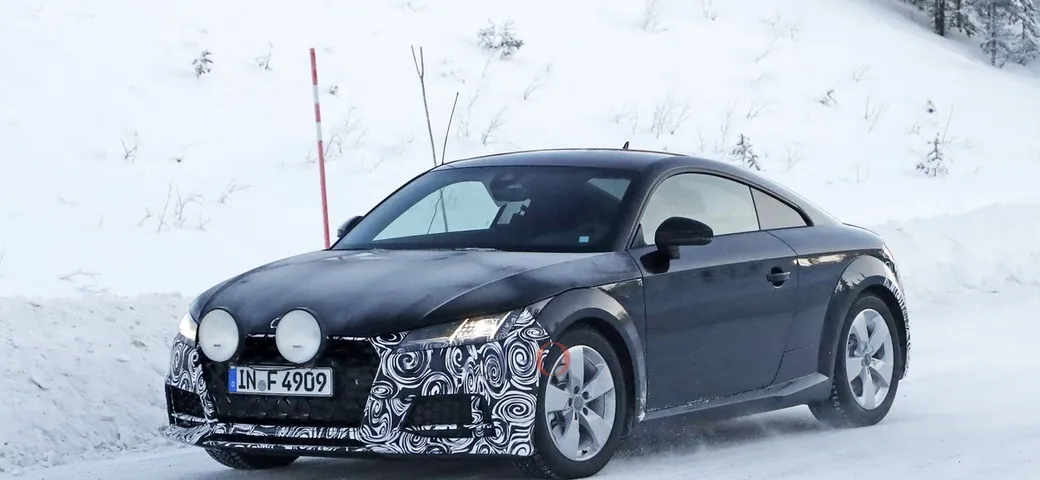 Audi TT RS: foto spia del facelift sulla neve