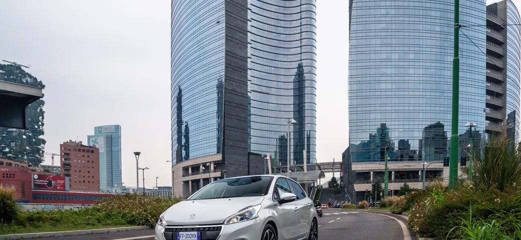 Peugeot 208: la versione speciale Signature in serie limitata