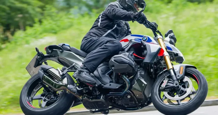 BMW R 1300 R: anima sportiva, spirito da globetrotter