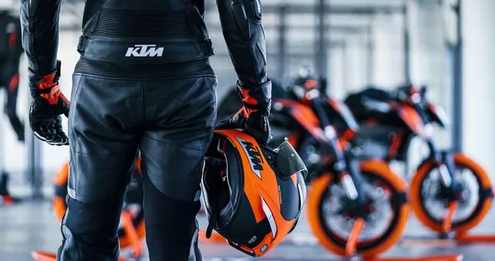 KTM 890 DUKE R, il 7 febbraio sarà svelata la versione 2022 con una sorpresa
