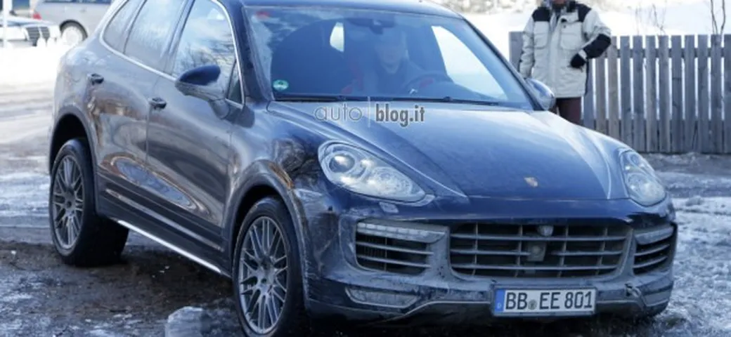 Porsche Cayenne Turbo: foto spia del facelift