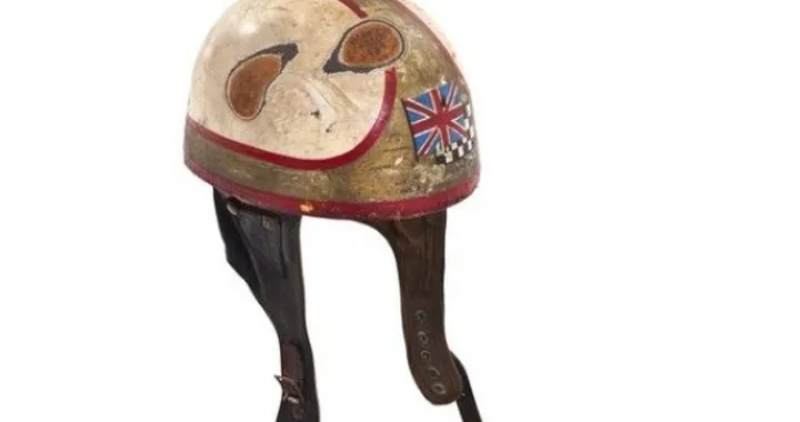 Il casco di Mike Hailwood all'asta a Silverstone
