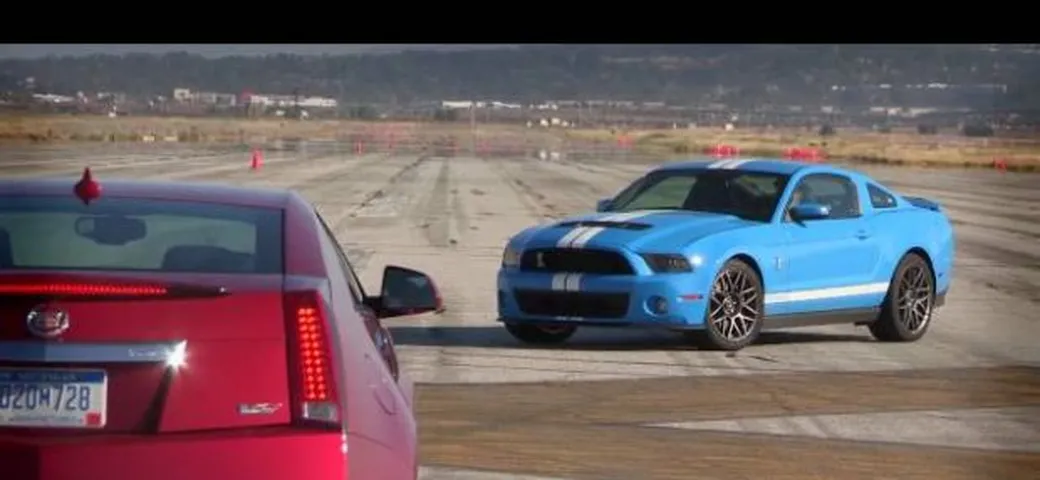 Video: Cadillac CTS-V Coupè VS Shelby GT500