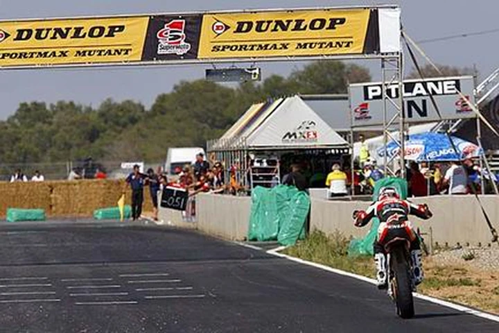 Mondiale Supermoto in Spagna: VDB e Gozzini esaltano il pubblico!