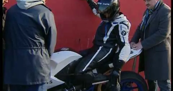 Alex Zanardi prende contatto con la BMW HP2 Sport