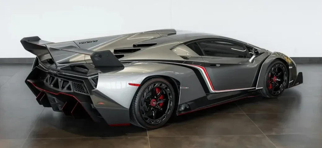 Lamborghini, in vendita una delle hypercar più rare al mondo