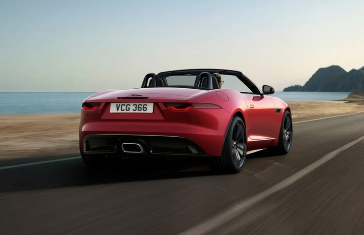 Jaguar F-Type R-Dynamic Black: sportività British allo stato dell’arte
