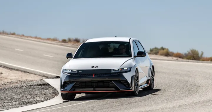 Hyundai IONIQ 5 N è "EV of the Year 2024" per Car and Driver
