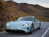 Porsche Taycan batte 24 concorrenti: è ancora l'elettrica dell'anno