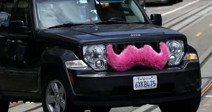 Lyft dice addio ai baffoni rosa