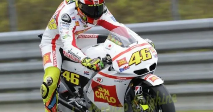 Foto del giorno: Valentino Rossi sulla Honda del Team Gresini