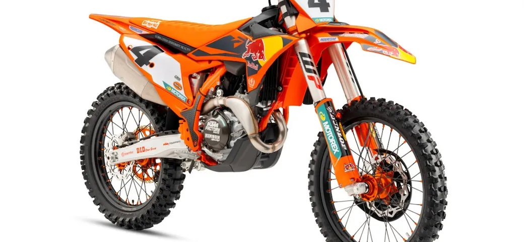 KTM SX-F Factory Edition 2025: livrea Red Bull, tecnologia e prezzo