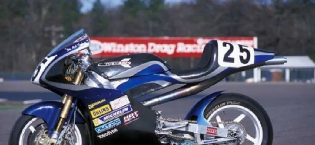 Tularis 800cc 2 tempi: la F1 e una motoslitta fuse in una moto da GP