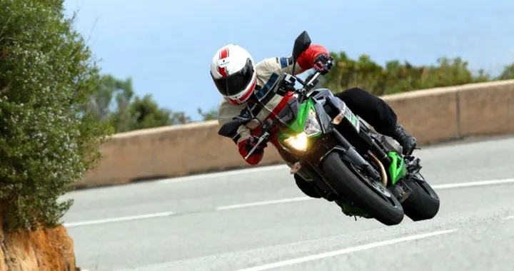 Kawasaki Z800, sali sul ring!