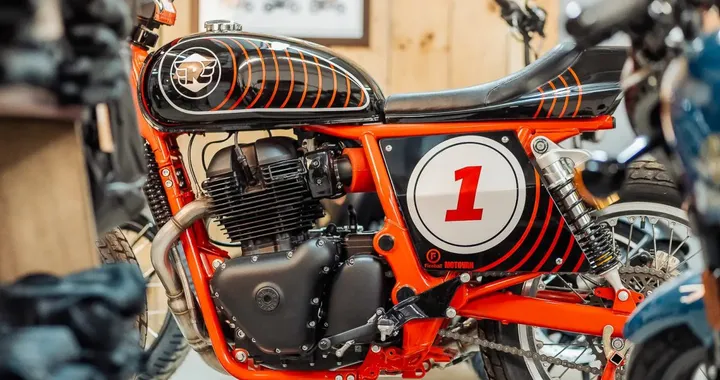 Royal Enfield INT 650: la trasformazione Flat Track che incanta