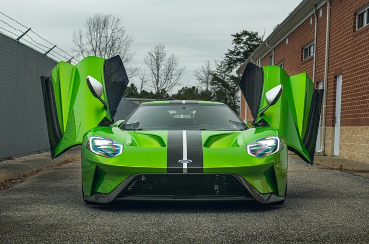 Ford GT, in vendita un esemplare estroso